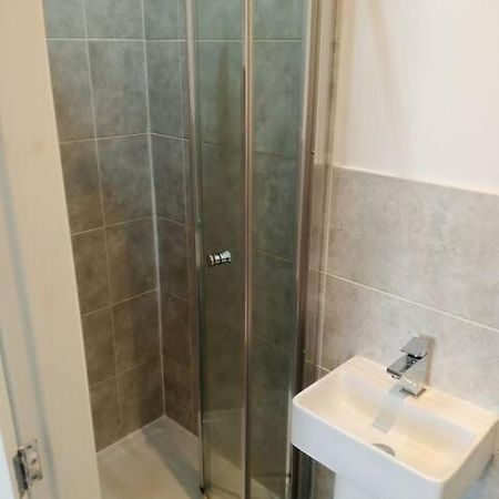 Ensuite Double-Bed Бърнли Екстериор снимка