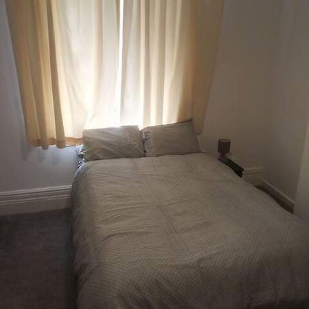 Ensuite Double-Bed Бърнли Екстериор снимка
