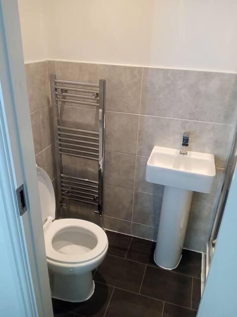 Ensuite Double-Bed Бърнли Екстериор снимка
