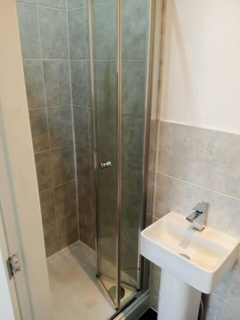 Ensuite Double-Bed Бърнли Екстериор снимка