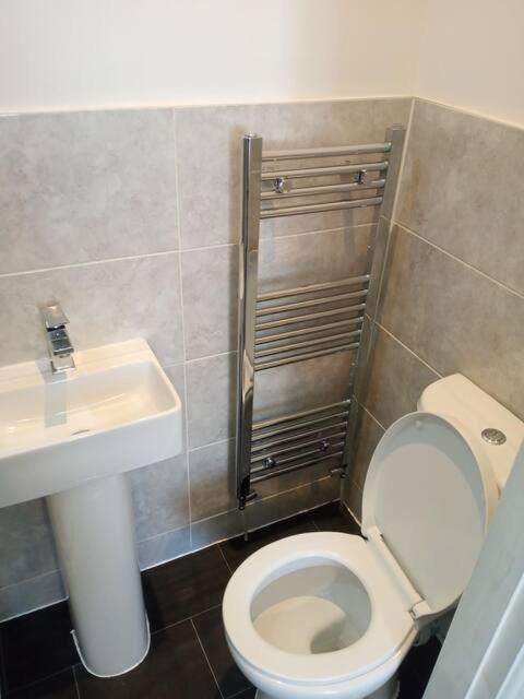 Ensuite Double-Bed Бърнли Екстериор снимка