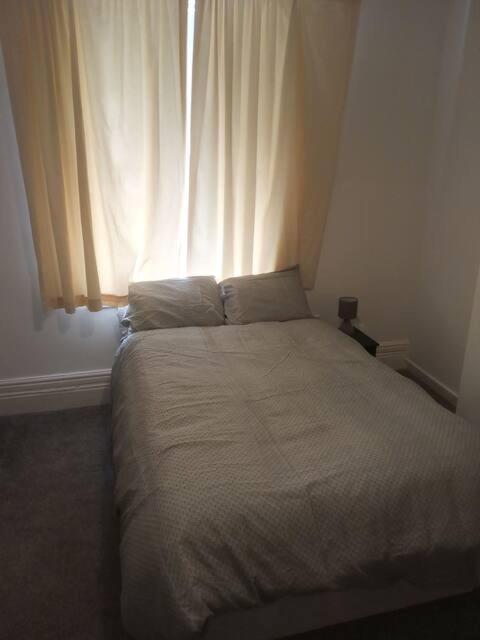 Ensuite Double-Bed Бърнли Екстериор снимка